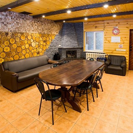 Sv Hotel, Restaurant & Airport Parking Todiresti  Bagian luar foto