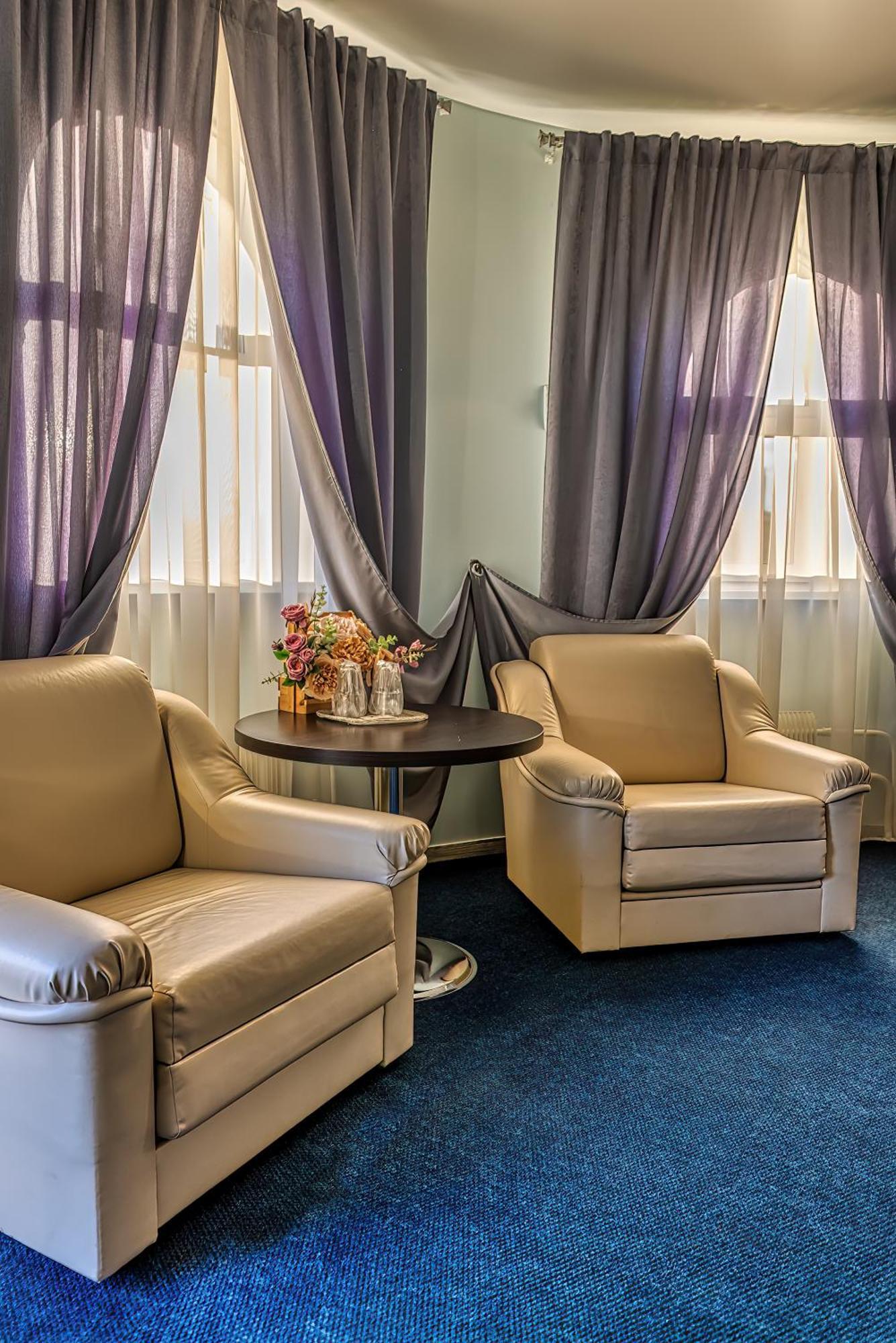 Sv Hotel, Restaurant & Airport Parking Todiresti  Bagian luar foto