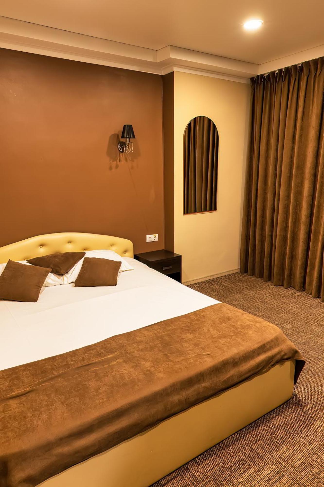 Sv Hotel, Restaurant & Airport Parking Todiresti  Bagian luar foto
