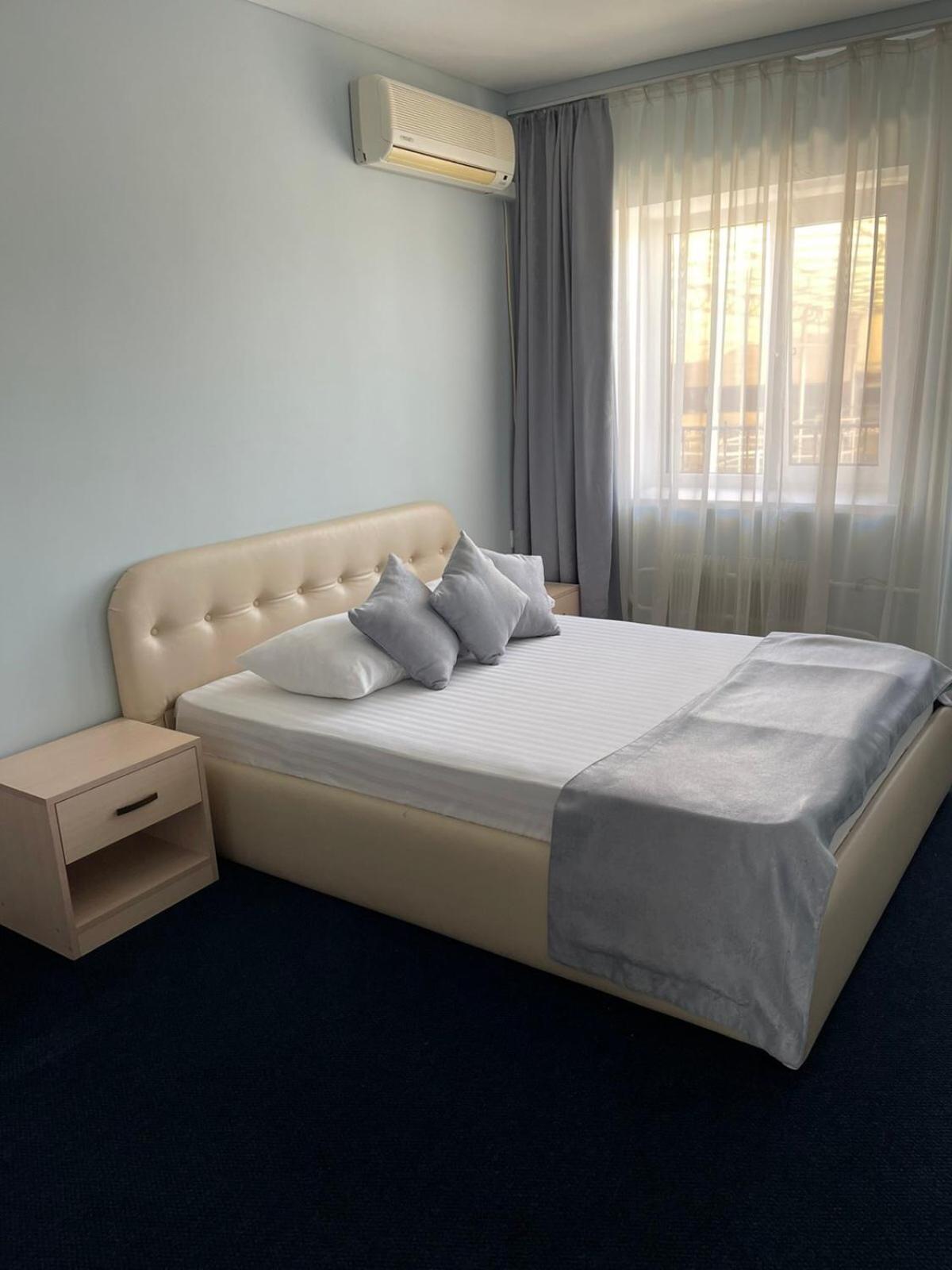 Sv Hotel, Restaurant & Airport Parking Todiresti  Bagian luar foto