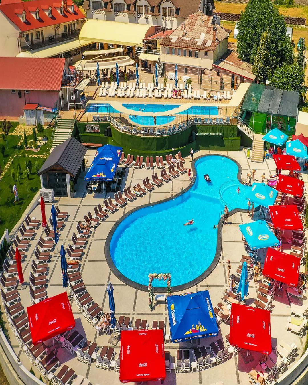 Sv Hotel, Restaurant & Airport Parking Todiresti  Bagian luar foto