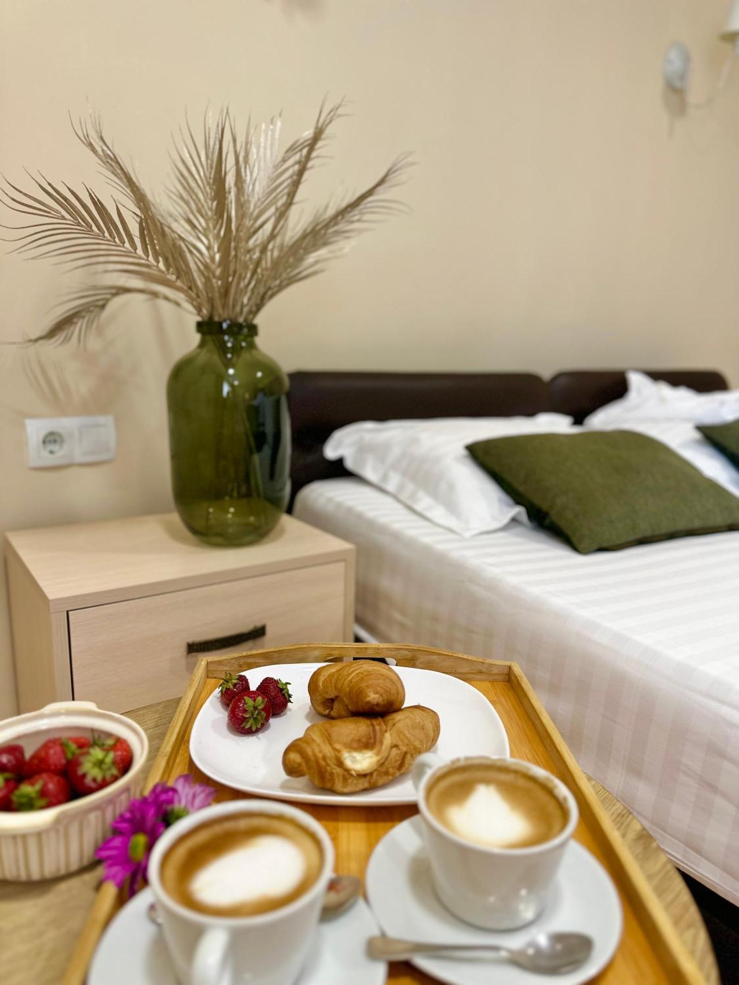 Sv Hotel, Restaurant & Airport Parking Todiresti  Bagian luar foto