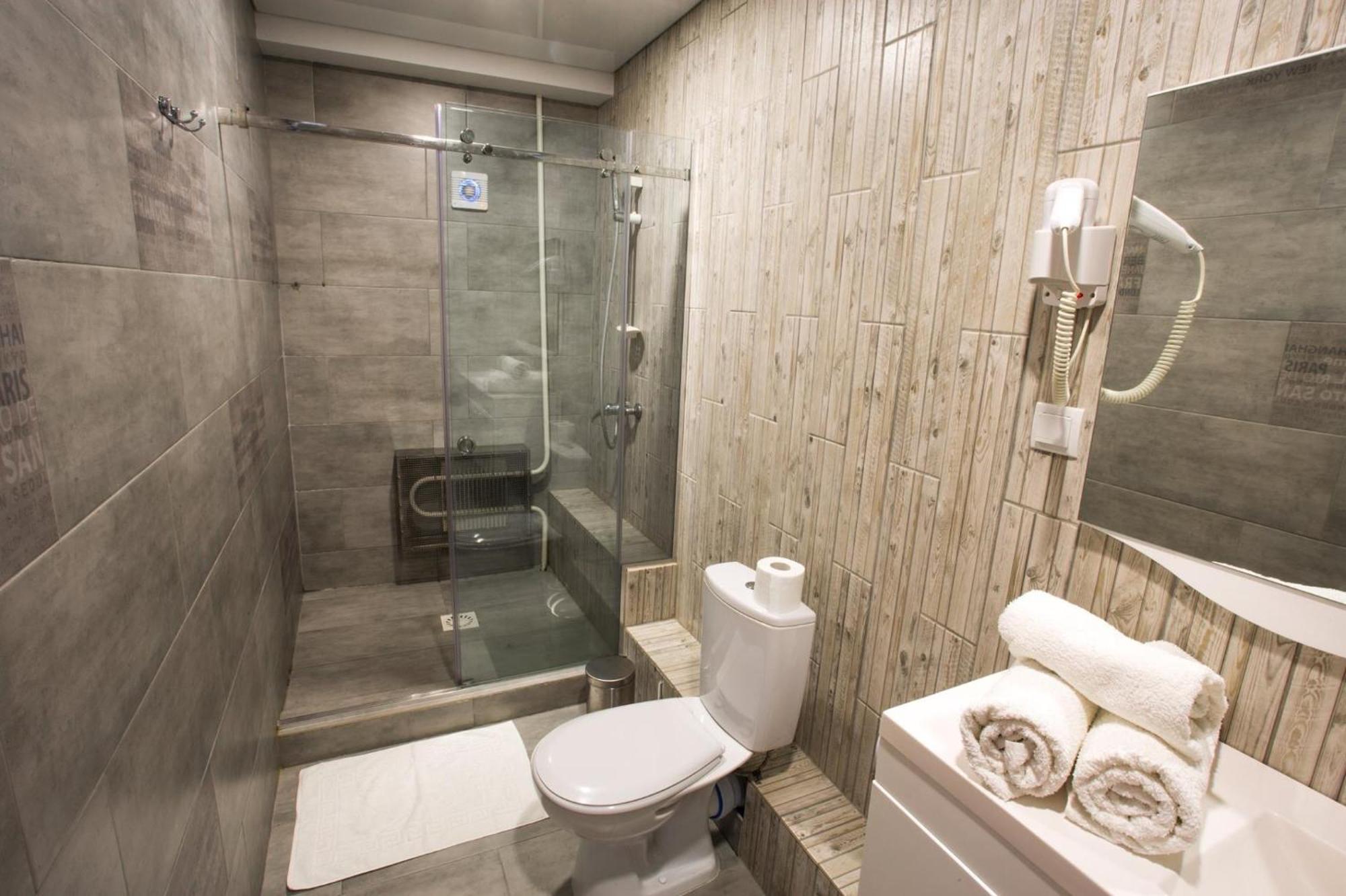 Sv Hotel, Restaurant & Airport Parking Todiresti  Bagian luar foto