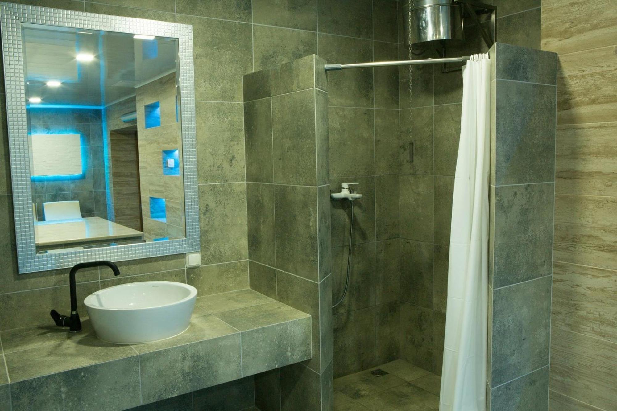 Sv Hotel, Restaurant & Airport Parking Todiresti  Bagian luar foto