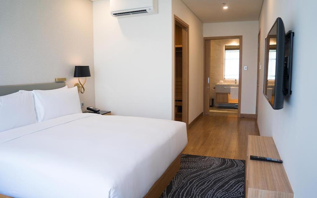 Sv Hotel, Restaurant & Airport Parking Todiresti  Bagian luar foto