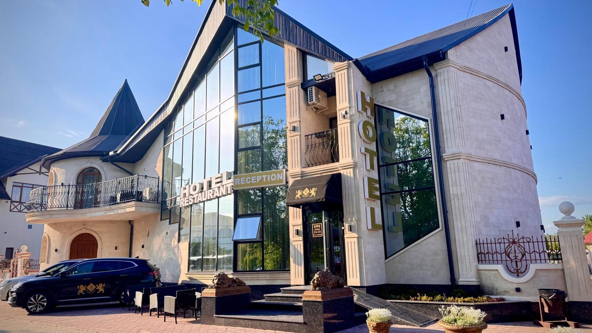 Sv Hotel, Restaurant & Airport Parking Todiresti  Bagian luar foto
